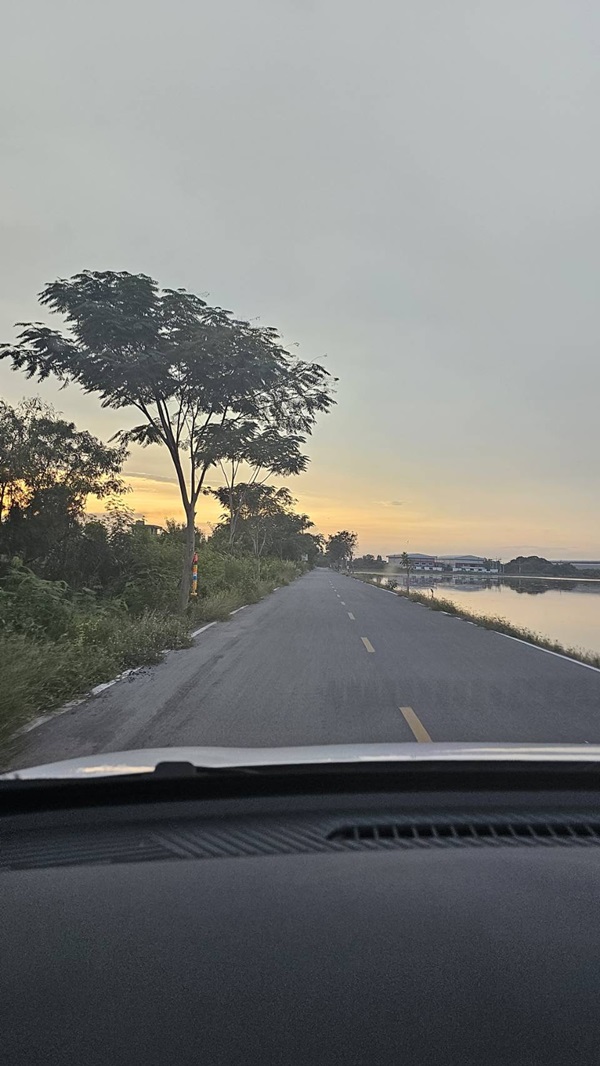 ขายที่ดิน 4 ไร่ 135 ตารางวา อ.ไทรน้อย จ.นนทบุรี หน้ากว้างติดถนนตัดใหม่ บรรยากาศดี โทร 065-365-4426